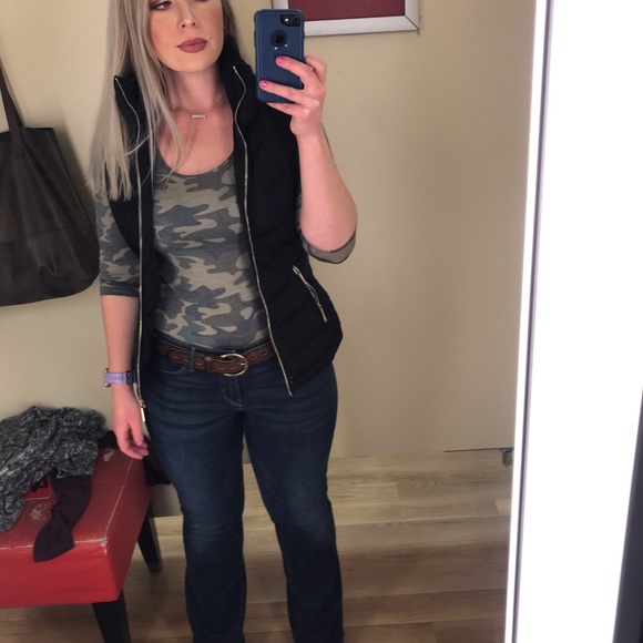 Meet your Posher, Tori. - Picture 4 of 6